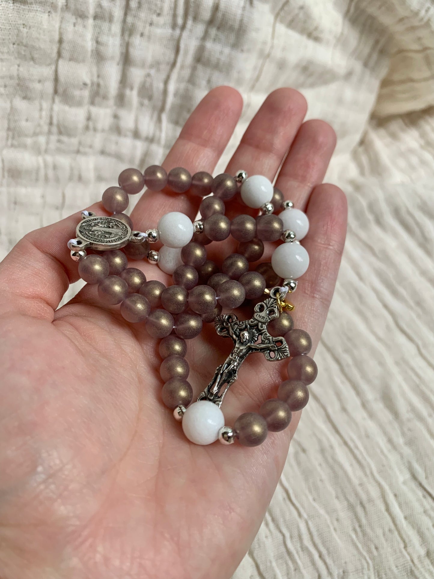 Chapelet en Perles de Verre Doré en Daim