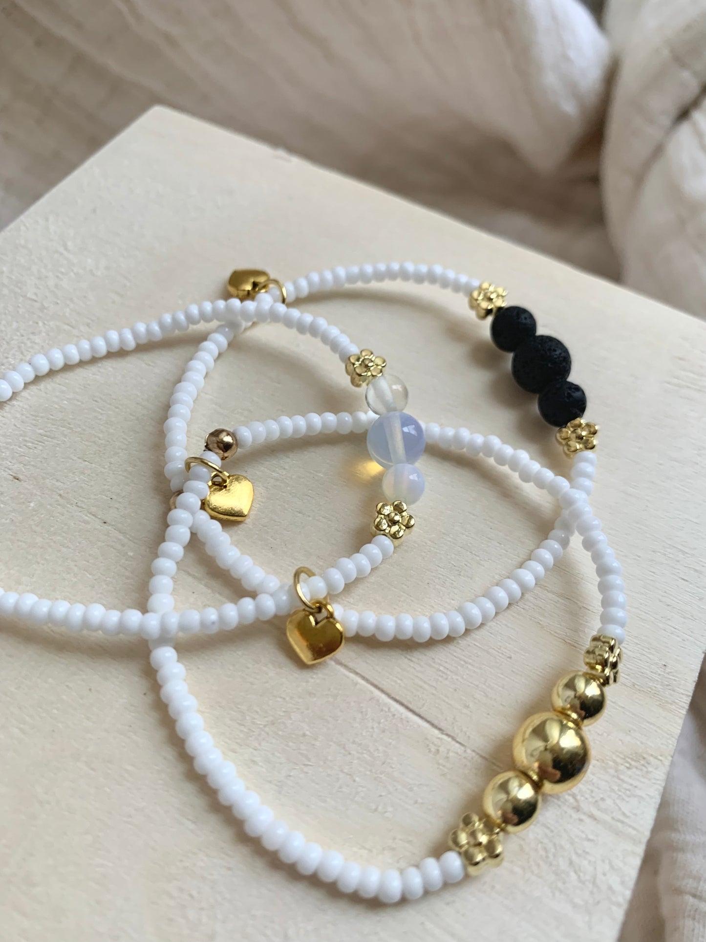 Blanc Bracelet with Petite Fleur