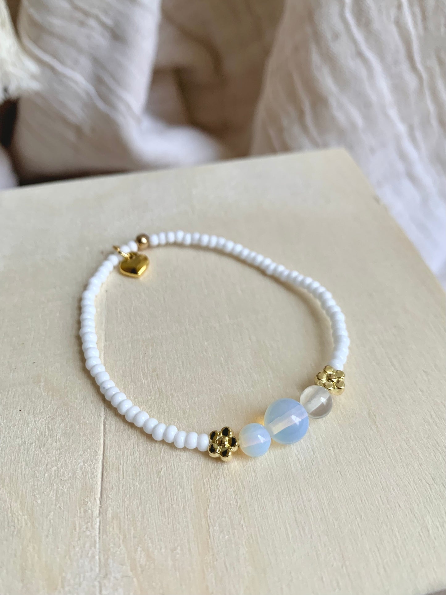 Blanc Bracelet with Petite Fleur