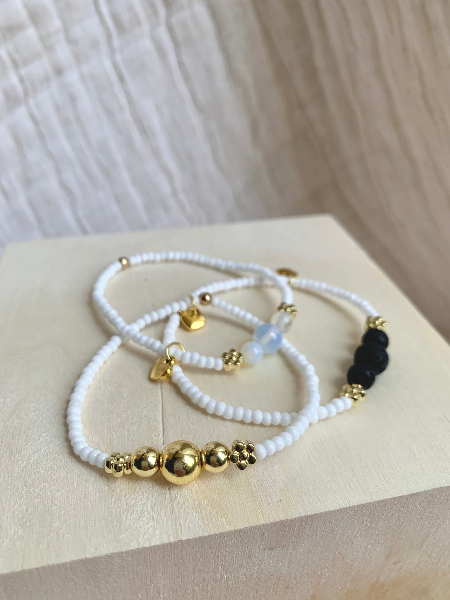 Blanc Bracelet with Petite Fleur