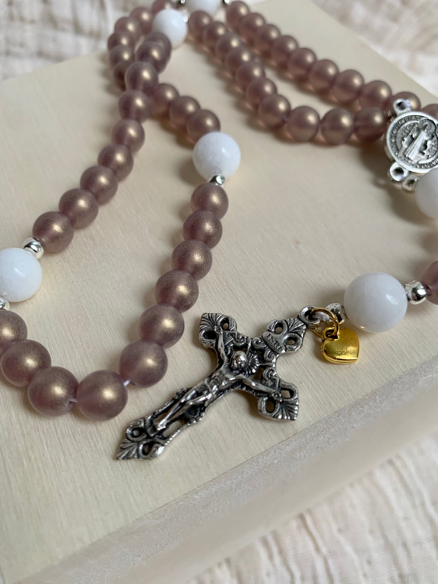 Chapelet en Perles de Verre Doré en Daim